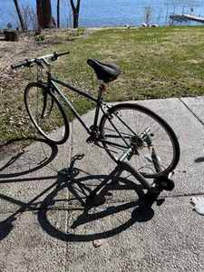 lot 23 image: Trek 10-Speed Bicycle with Excerise Attachment that fits any Bicycle