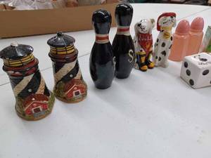 lot 37 image: Box of Vintage Salt and Pepper Shakers