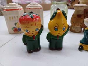 lot 38 image: Box of Vintage Salt and Pepper Shakers