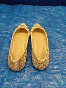 lot 79 image: Pair of DB Studio Beaded Womens Dress Shoes Size 7.5 - in Original Box -Worn Once