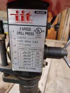 lot 92 image: Illinois Industrial Tool Bench Model 5-speed Drill Press - Works