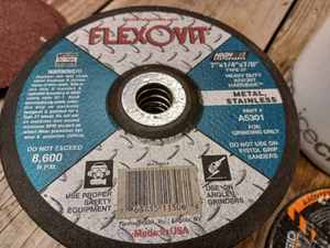 lot 110 image: 18 FlexOvit 7-inch Metal and Stainless Angle Grinder Wheels and Two 7-inch Pferd A24 Sanding Discs