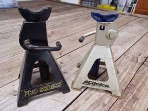 lot 124 image: Two Metal Jack Stands - a Pro Series and an AC Delco