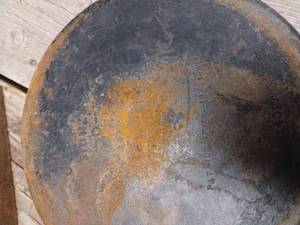 lot 126 image: Wagoner Ware 10-inch Cast Iron Pan - 3-inches deep, Vintage Sad Iron, Jack Plane, and Two Horse Shoes