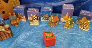 lot 145 image: 1995 Porcelain Bique Home Town America Houses and a Bonus Gift Box with a Miniature Snow Globe Inside