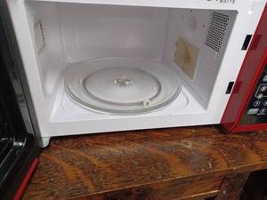 lot 161 image: Working Walmart Microwave Oven (Smaller Microwave)