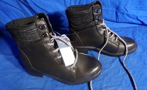 lot 302 image: New Universal Threads Womens Black Boots Size 6 12