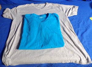 lot 327 image: Look New  Lot of 2 Galaxy by Harvic Mens V-Neck Tees 2XL (GreyAqua)
