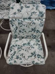 lot 501 image: Lot of 4 Swivel Chairs with Cushions