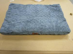 30 in x 20 in Gray Dog Bed - Cover is Removable (OUT OF PACKAGING)