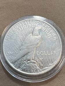 1927-D US SILVER PEACE DOLLAR IN AIRTITE
