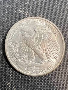 1942 US SILVER WALKING LIBERTY HALF DOLLAR