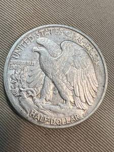1942 US SILVER WALKING LIBERTY HALF DOLLAR