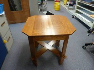 lot 36 image: Library Oak Table