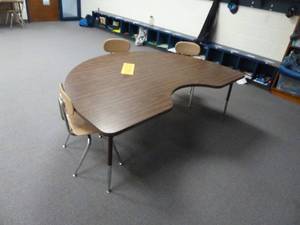 lot 48 image: Room 143 Kidney Table