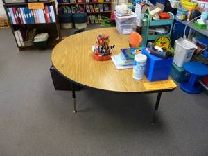 lot 85 image: Room 160 Kidney Table