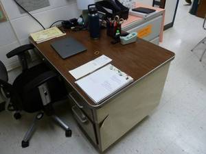 lot 115 image: Room 176 Teachers Desk & File Cabinet