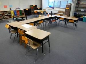 lot 124 image: Room 175 Student Desks x 11