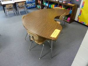lot 135 image: Room 175 Kidney Table Dark Brown & Chairs