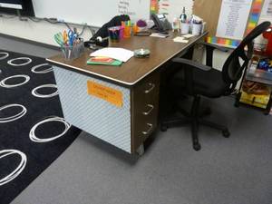 lot 139 image: Room 174 Teachers Desk Steel