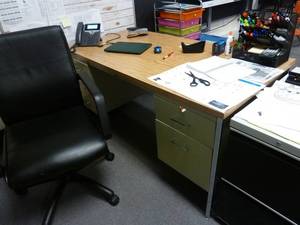lot 163 image: Room 187 Teachers Desk