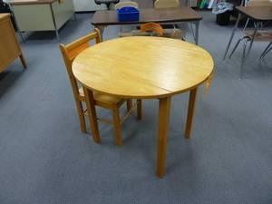 lot 166 image: Room 186 Round Table Pine & Chair