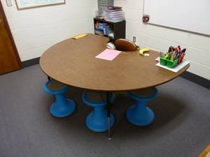 lot 171 image: Room 186 Kidney Table