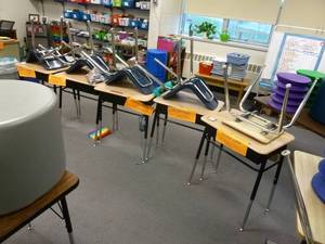 lot 174 image: Room 185 Student Desks x 9