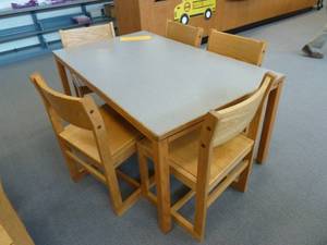 lot 8 image: Library Table Oak 5 Chairs