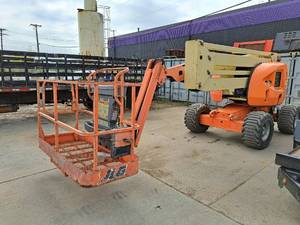 lot 1 image: 2006 JLG 450AJ II Series GasLP Dual Fuel 4WD Articulating Boom Lift