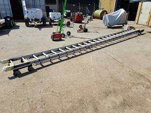 lot 16 image: Werner 48 Aluminum Extension Ladder