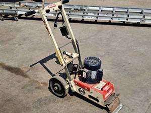 lot 14 image: Edco Tile Shark 34 Gas Tile Cutter