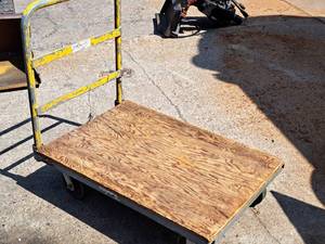 lot 19 image: Industrial Cart