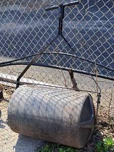 lot 23 image: 24 Lawn Roller