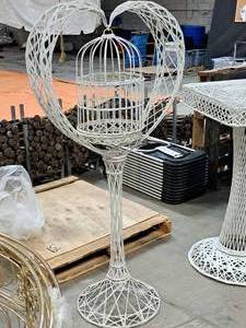 62 Wicker Heart-Shape Stand with Bird Cage