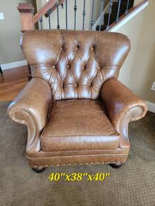 Luxurious Tufted Leather Armchair from LeatherCraft