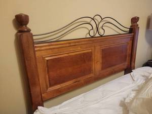 Farmhouse Carved Wood Queen Bed Set