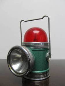 lot 25 image: Excellent Vintage 1960s Handheld DIAMOND Flashlight Lantern 