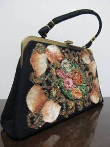 lot 28 image: Excellent NOS Vintage CARON of Houston, Texas Hand Decorated Purse