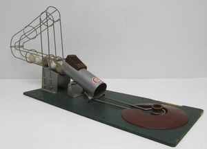 lot 38 image: Awesome Vintage SPALDING Mechanical Golf Driving Range Tee Loader Device
