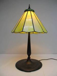 lot 39 image: Excellent Vintage 1920s-30s ALM CO. Yellow Slag Glass Table Lamp