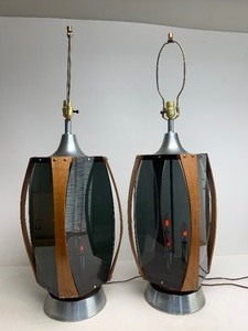 lot 35 image: Great Looking LARGE Mid Century Teak Wood & Acrylic Dancing Light Table Lamps