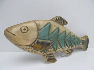 lot 49 image: Vintage 1960s Chalkware Fish Wall Display