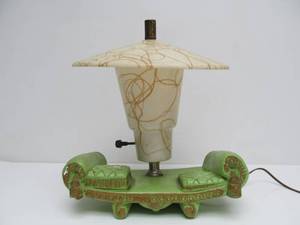 lot 51 image: Mid Century 1950s Fiberglass TV or Desk Lamp