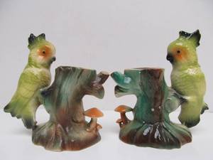 lot 61 image: Matching Pair of 1950s California Art Pottery Bird Planters