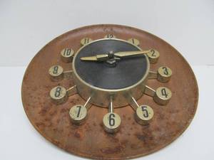 lot 62 image: Mid Century Atomic Style Round Kitchen Clock by Spartus