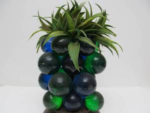 lot 73 image: Mid Century AcrylicLucite Grape Cluster Lamp 