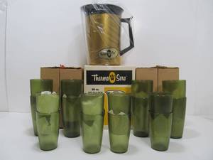 lot 106 image: Group of Brand New Vintage 1970s Green Plastic Drinking Glasses & Thermo-Serv Pitcher