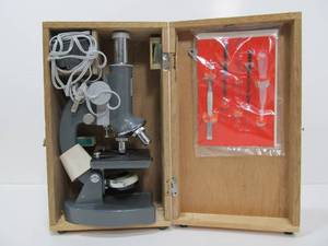 lot 116 image: NOS Vintage SELSI Microscope