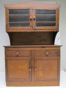 lot 126 image: Lovely Antique Small Sized Hutch